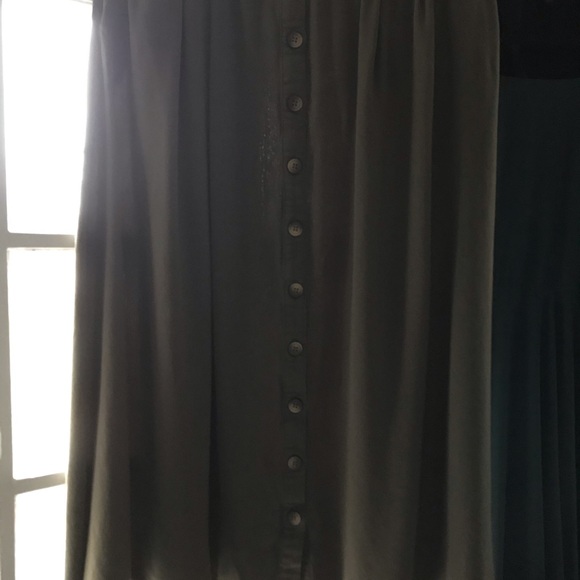 Olive green midi skirt (hem & thread) - Picture 2 of 2